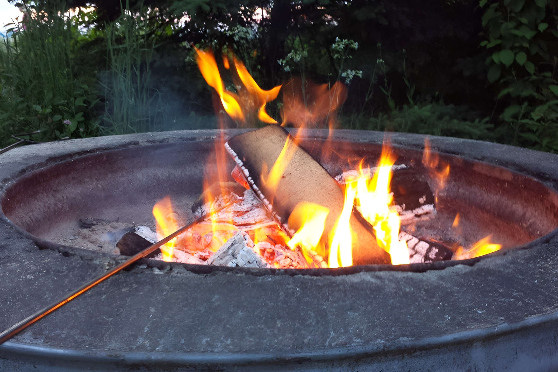 How to Build a DIY Backyard Fire Pit Quickly and Inexpensively